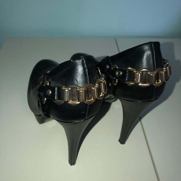 Black Charlotte Russe Pumps - Picture 3 of 4